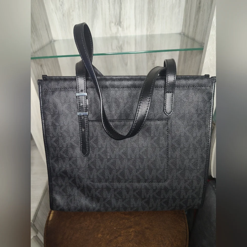 Michael Kors Gray Canvas Darien Signature MD Tote New No Tags
